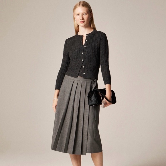 J. Crew Women's Cable-knit Crewneck Cardigan in Merino Wool NWT - Picture 4 of 5